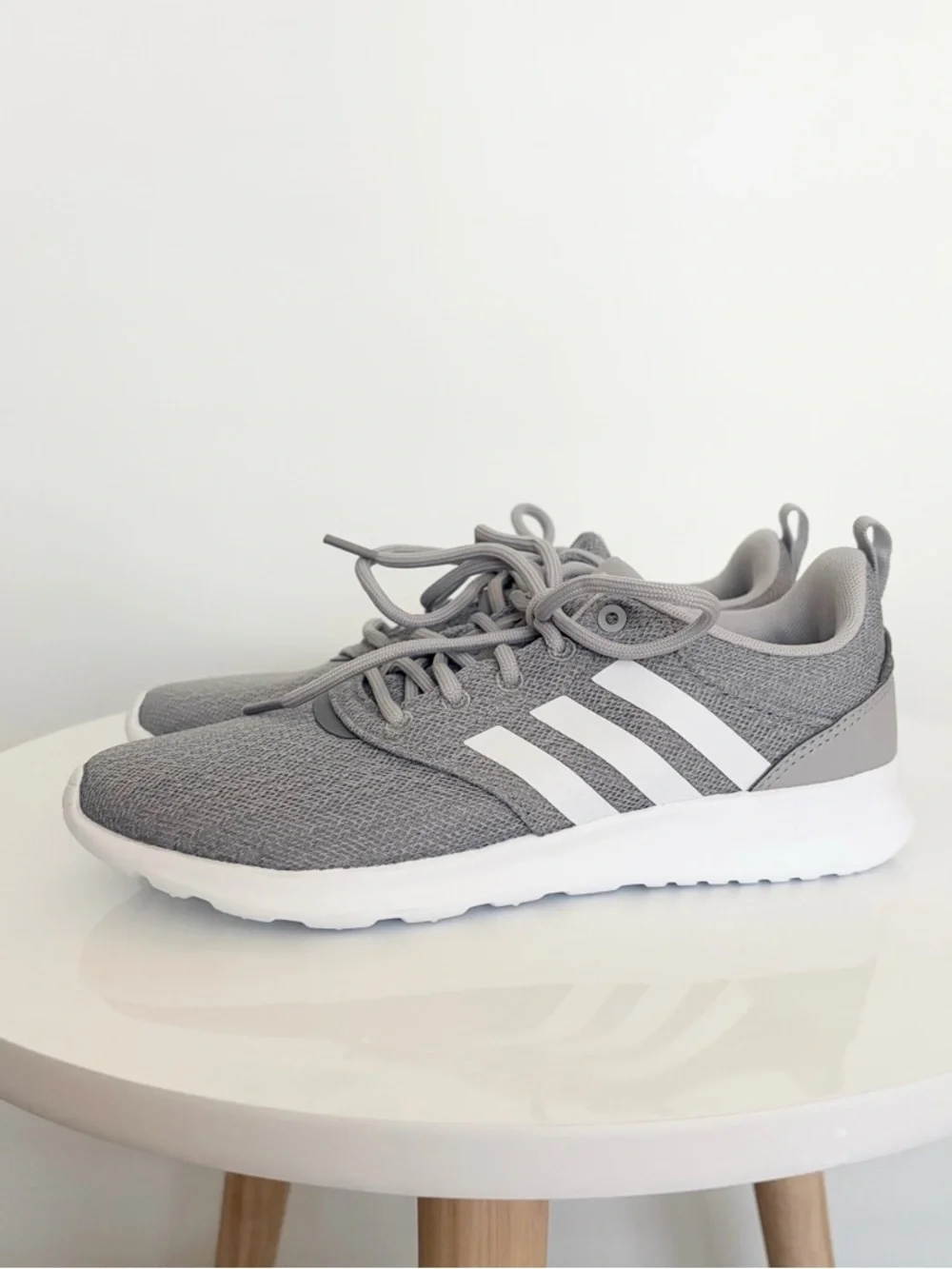 Adidas QT Racer 2.0 Gray Running Sneakers Women’s Size 7.5 NEW Lightweight